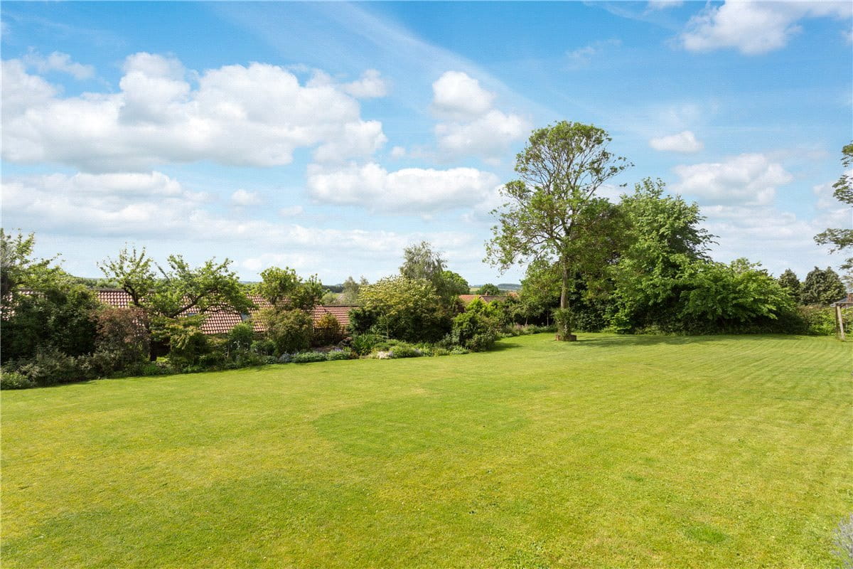 5 bedroom house, Front Street, Wold Newton YO25 - Sold STC