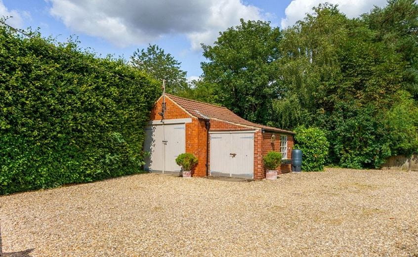 5 bedroom house, Main Street, Wilberfoss YO41 - Available