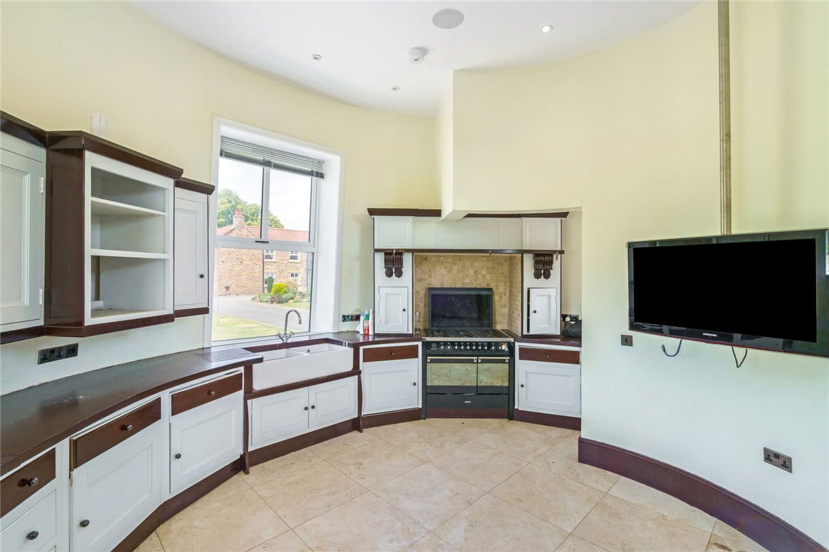 6 bedroom house, Newmill Farm, Mill Lane YO42 - Available