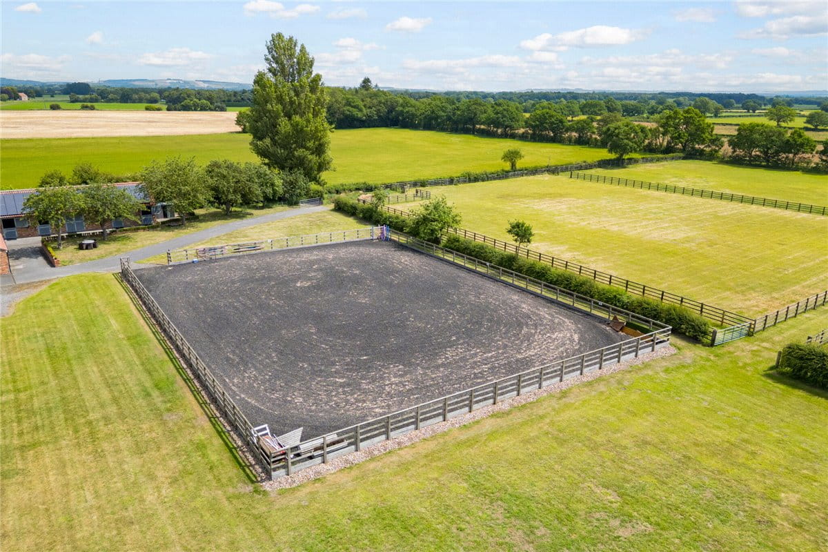 6 bedroom house, Newmill Farm, Mill Lane YO42 - Available