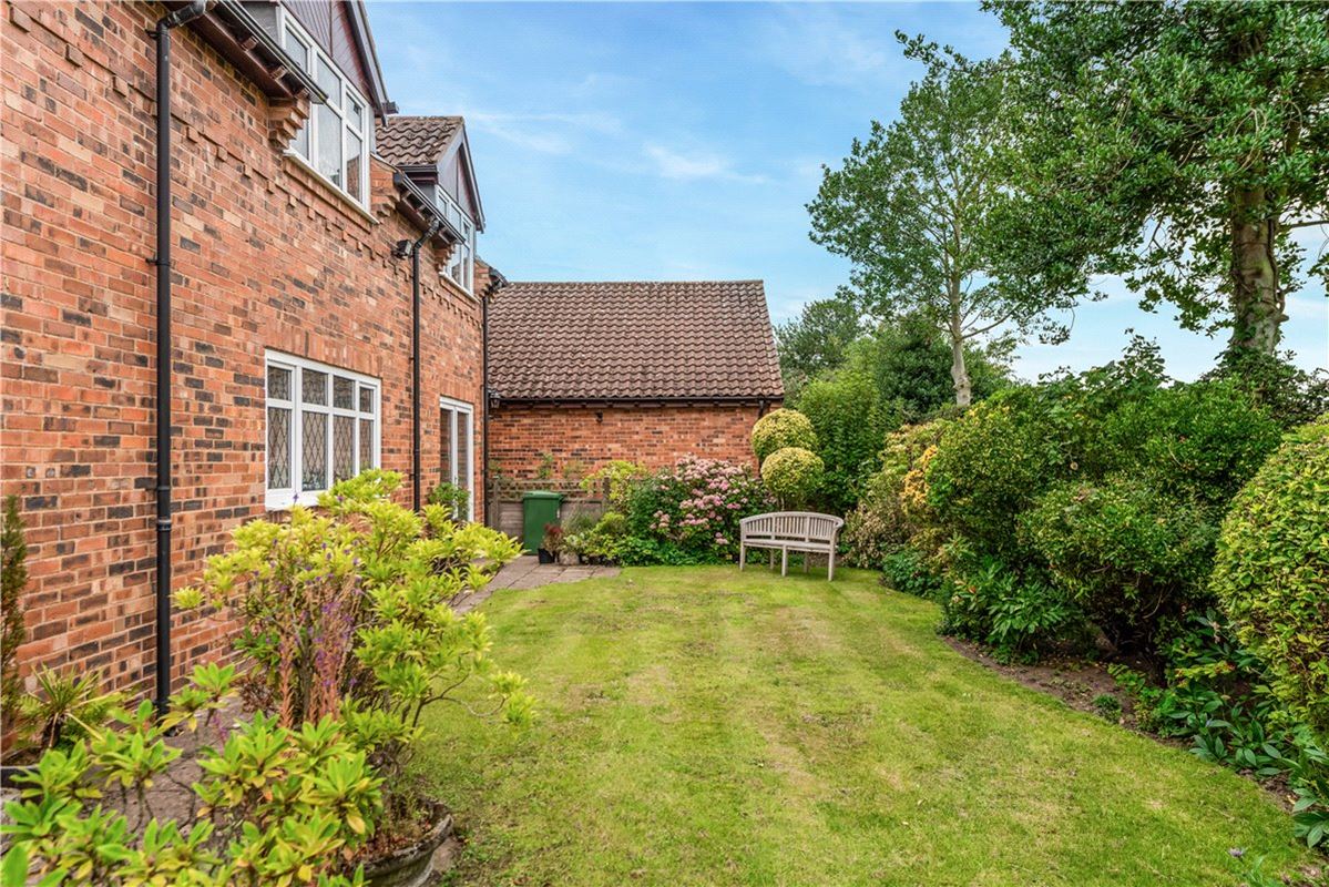 4 bedroom house, Yew Tree Close, Acaster Malbis YO23 - Available