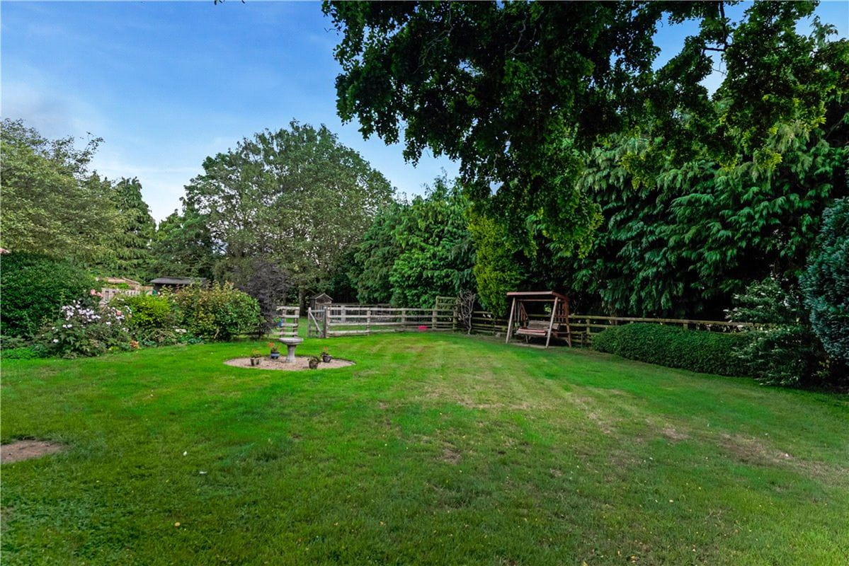 3 bedroom house, The Green, Raskelf YO61 - Available