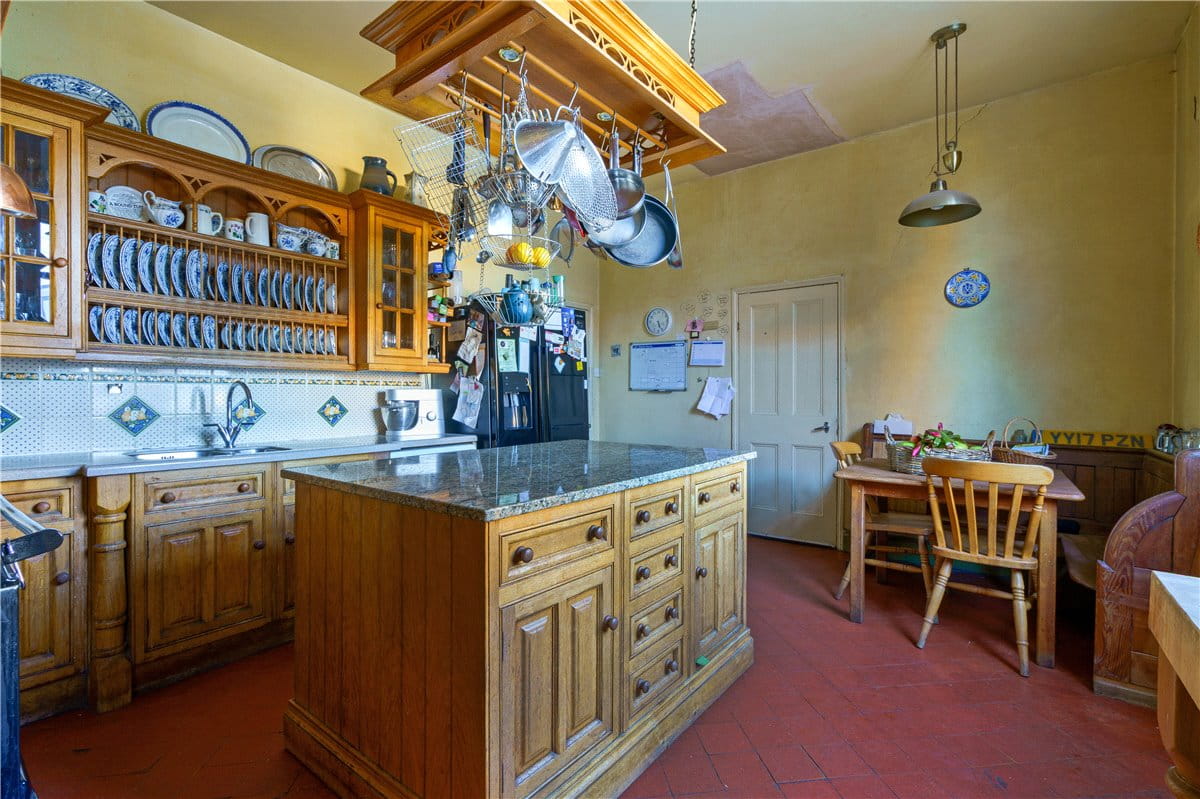 6 bedroom house, Doncaster Road, Selby YO8 - Available