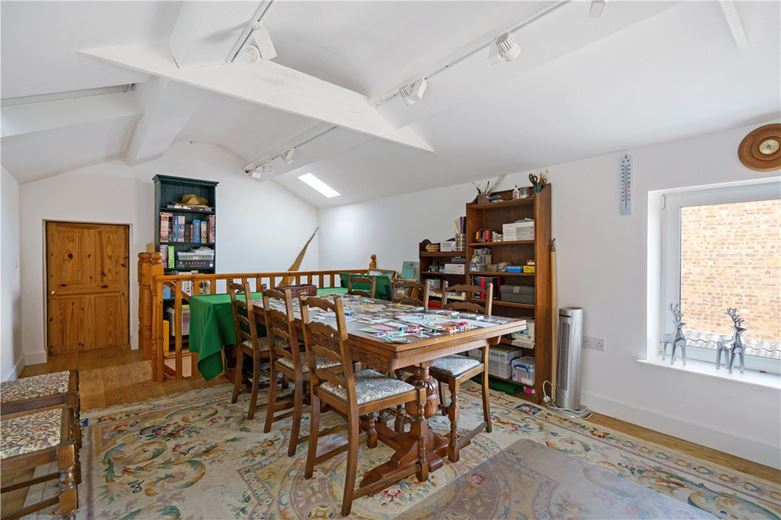 6 bedroom house, Doncaster Road, Selby YO8 - Available