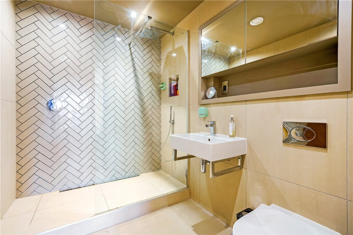 3 bedroom flat, Toft Green, York YO1 - Available