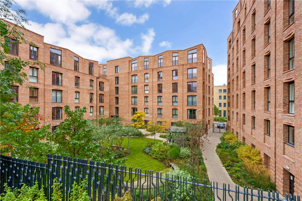 3 bedroom flat, Toft Green, York YO1 - Available