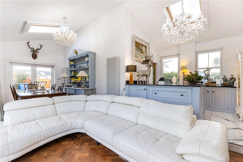 7 bedroom house, Manby Road, Stewton LN11 - Available