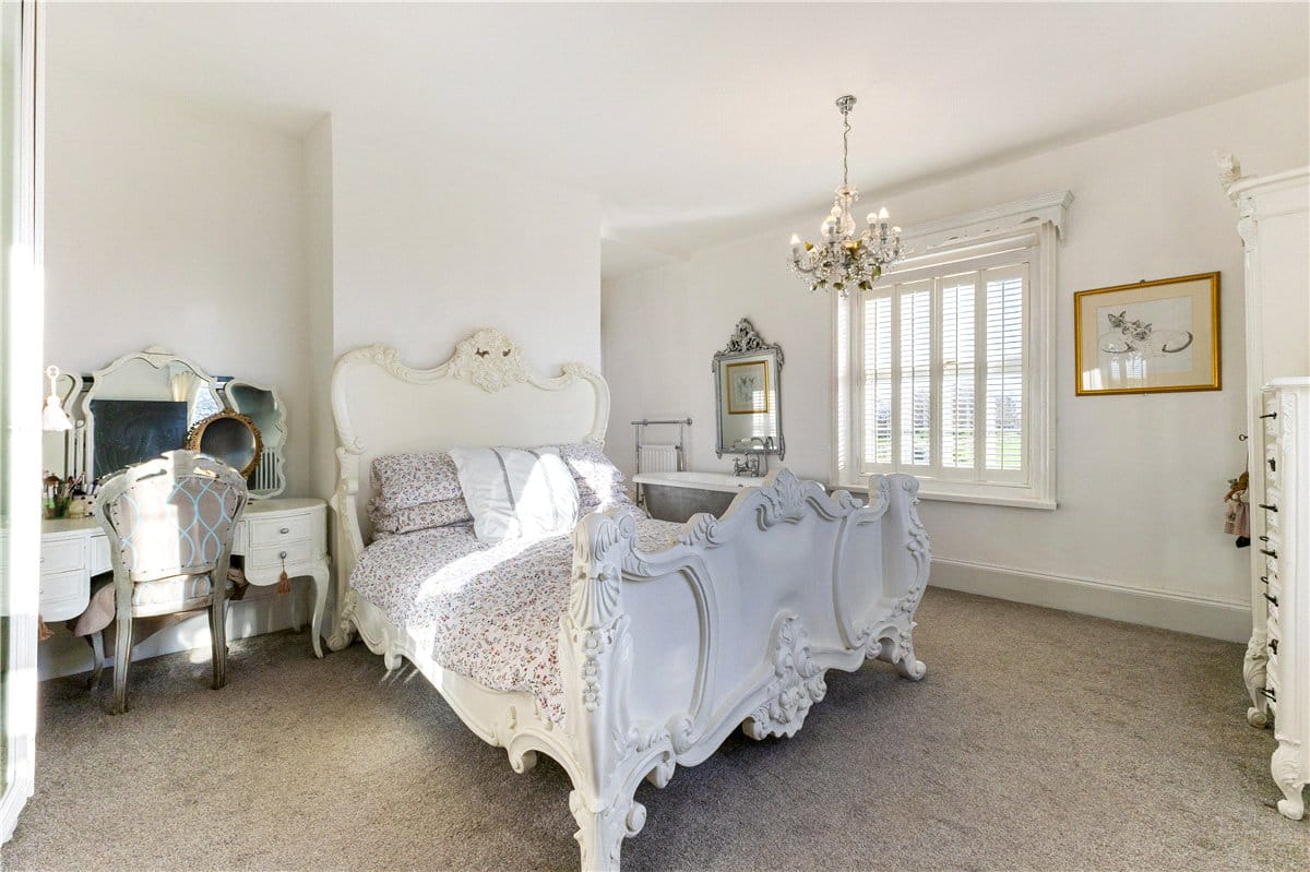 7 bedroom house, Manby Road, Stewton LN11 - Available