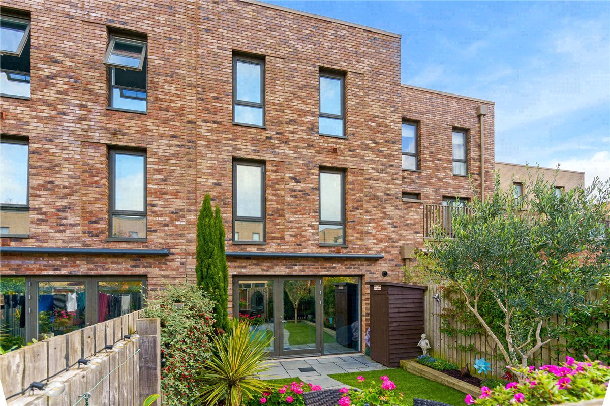 3 bedroom house, Robert Street, York YO23 - Available