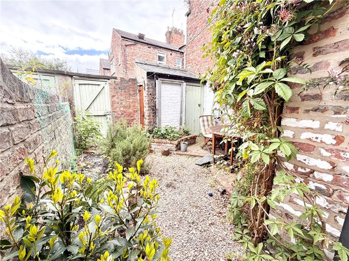 2 bedroom house, Neville Terrace, York YO31 - Available