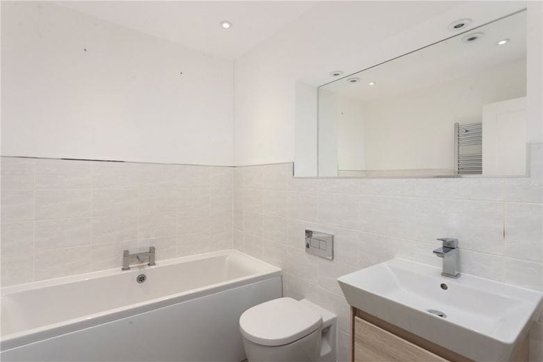 4 bedroom house, Joseph Terry Grove, York YO23 - Available